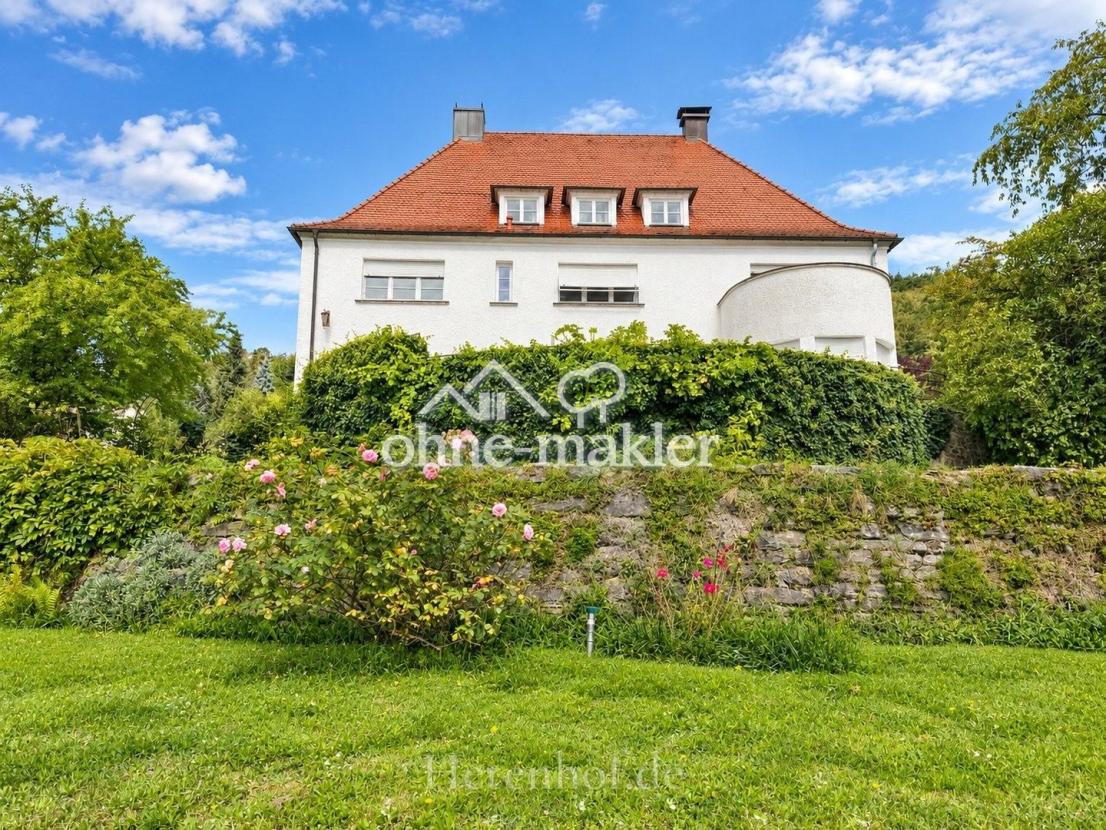Villa aus Gartensicht