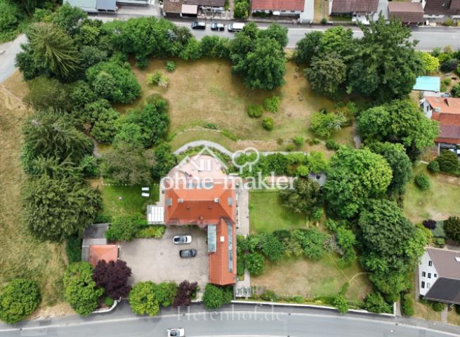 Luftaufnahme Villa mit Garten