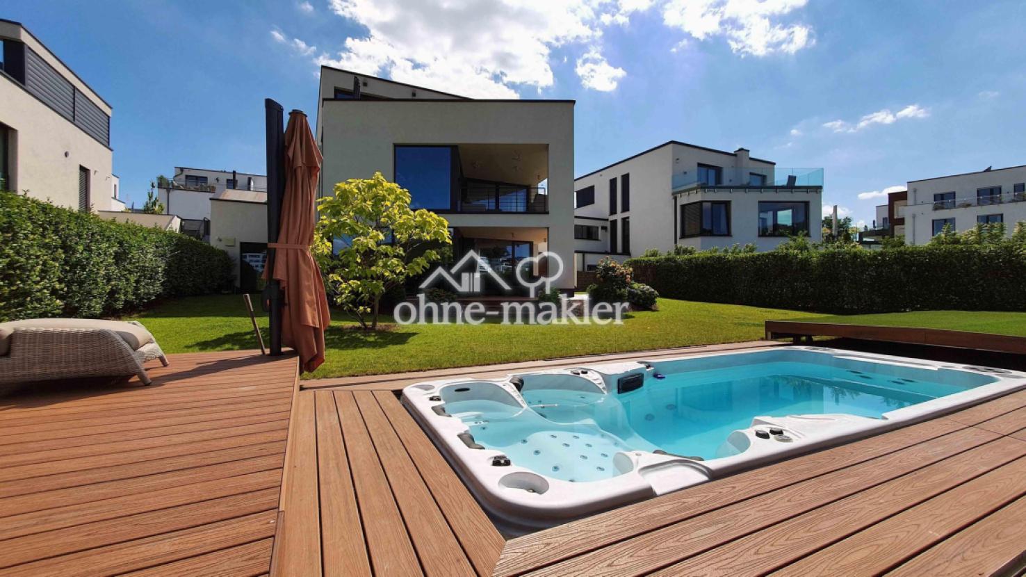 Outdoor-Swim-Spa