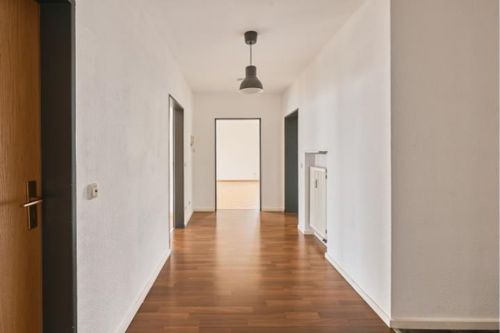 Freundlicher, zentraler Wohnungsflur