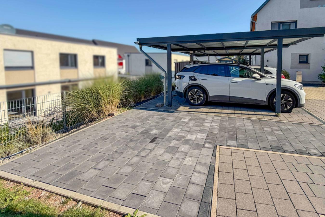 Carport und Freistellplatz