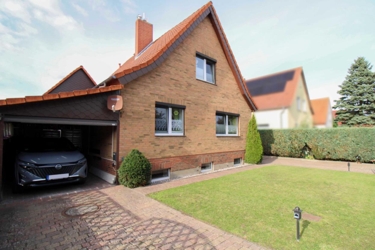 Haupthaus mit Garage
