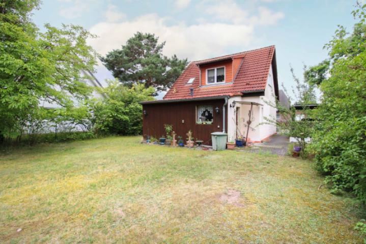Haus von hinten und Garten