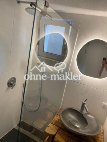 Badezimmer mit Regendusche