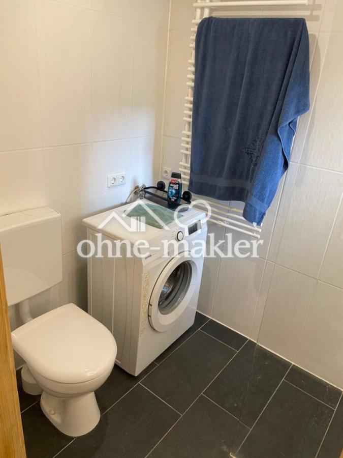 Badezimmer mit Waschmaschine