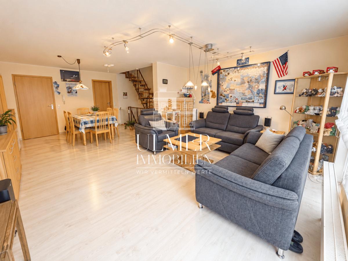 Wohnzimmer(mit KI aufgeräumt) 