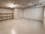 Garage (mit KI aufgeräumt)