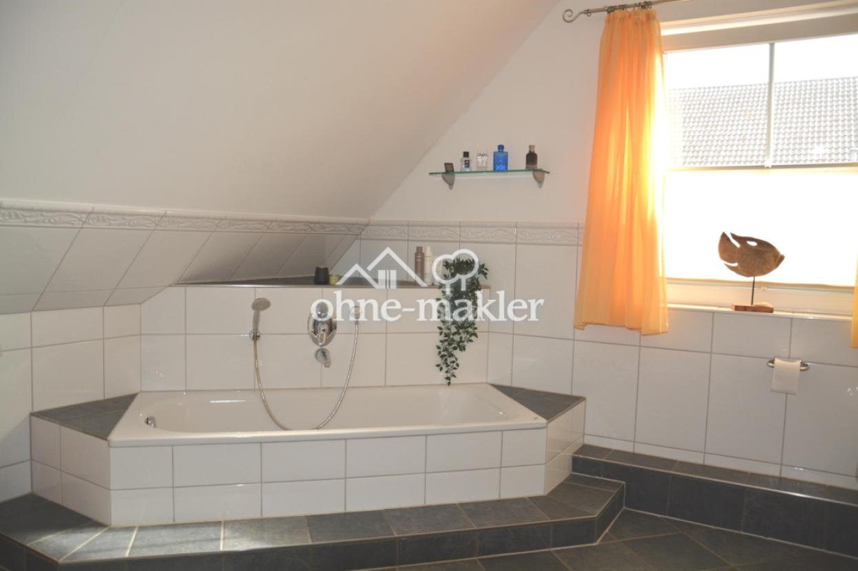 Badezimmer mit Vollbad