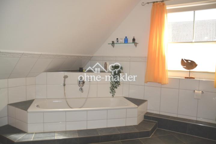 Badezimmer mit Vollbad