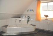 Badezimmer mit Vollbad