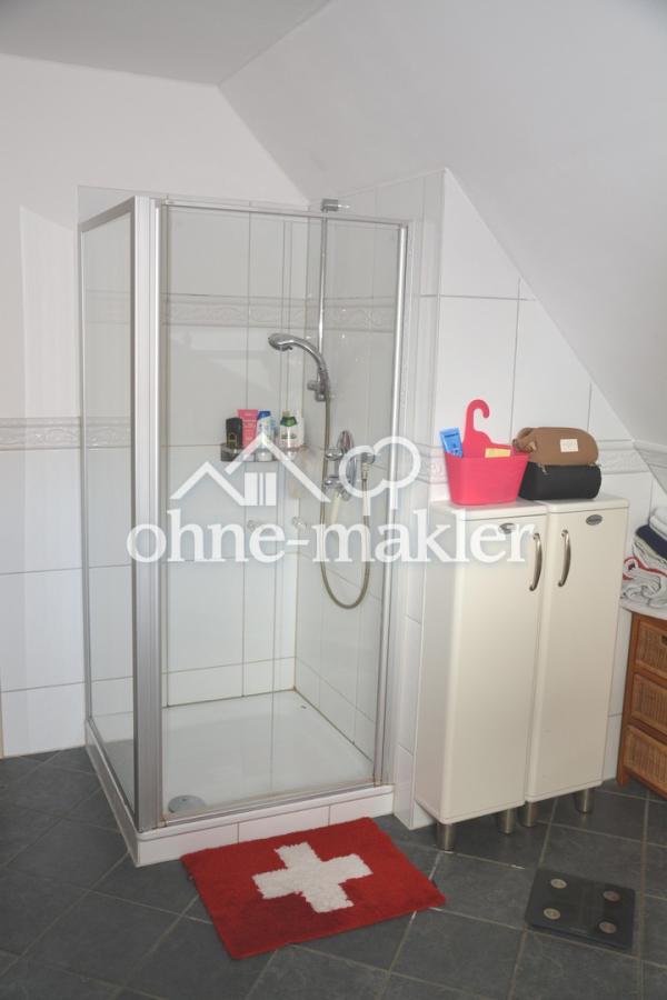 Badezimmer mit Dusche