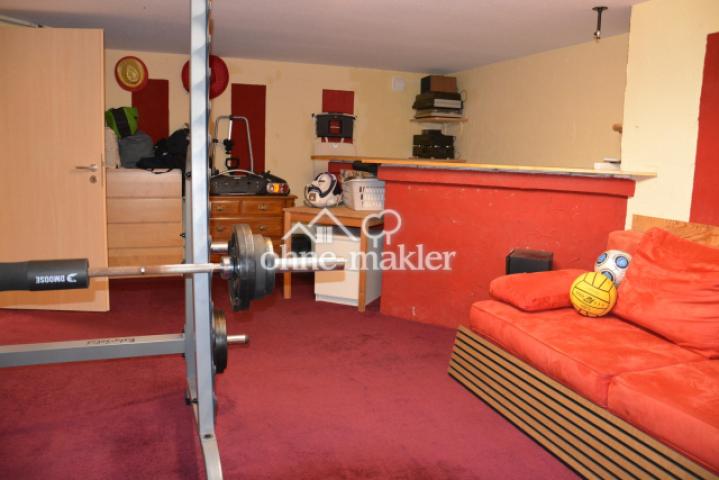 Fitness + Partykeller mit Bar