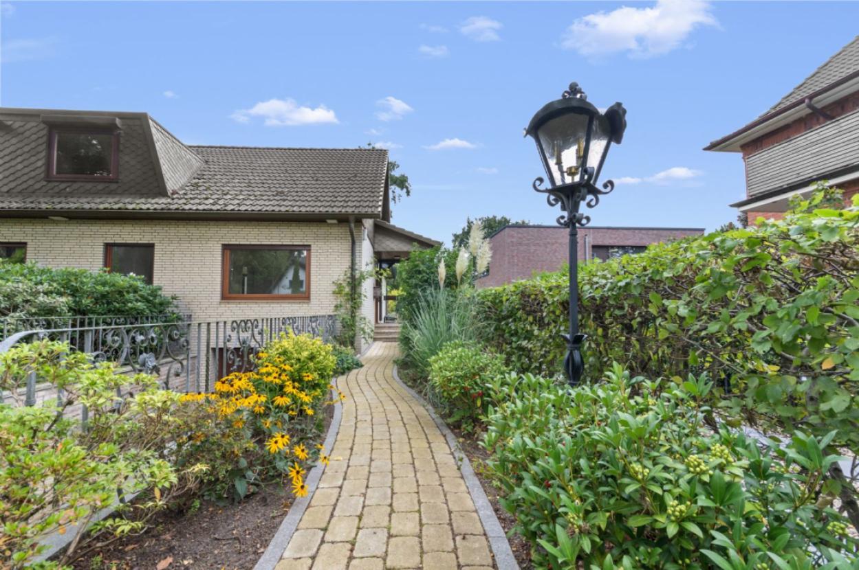 Gepflegte Zuwegung zum Haus
