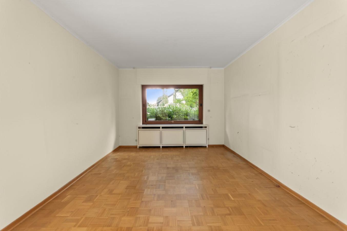 Büro- od. Essbereich im Wohnzimmer