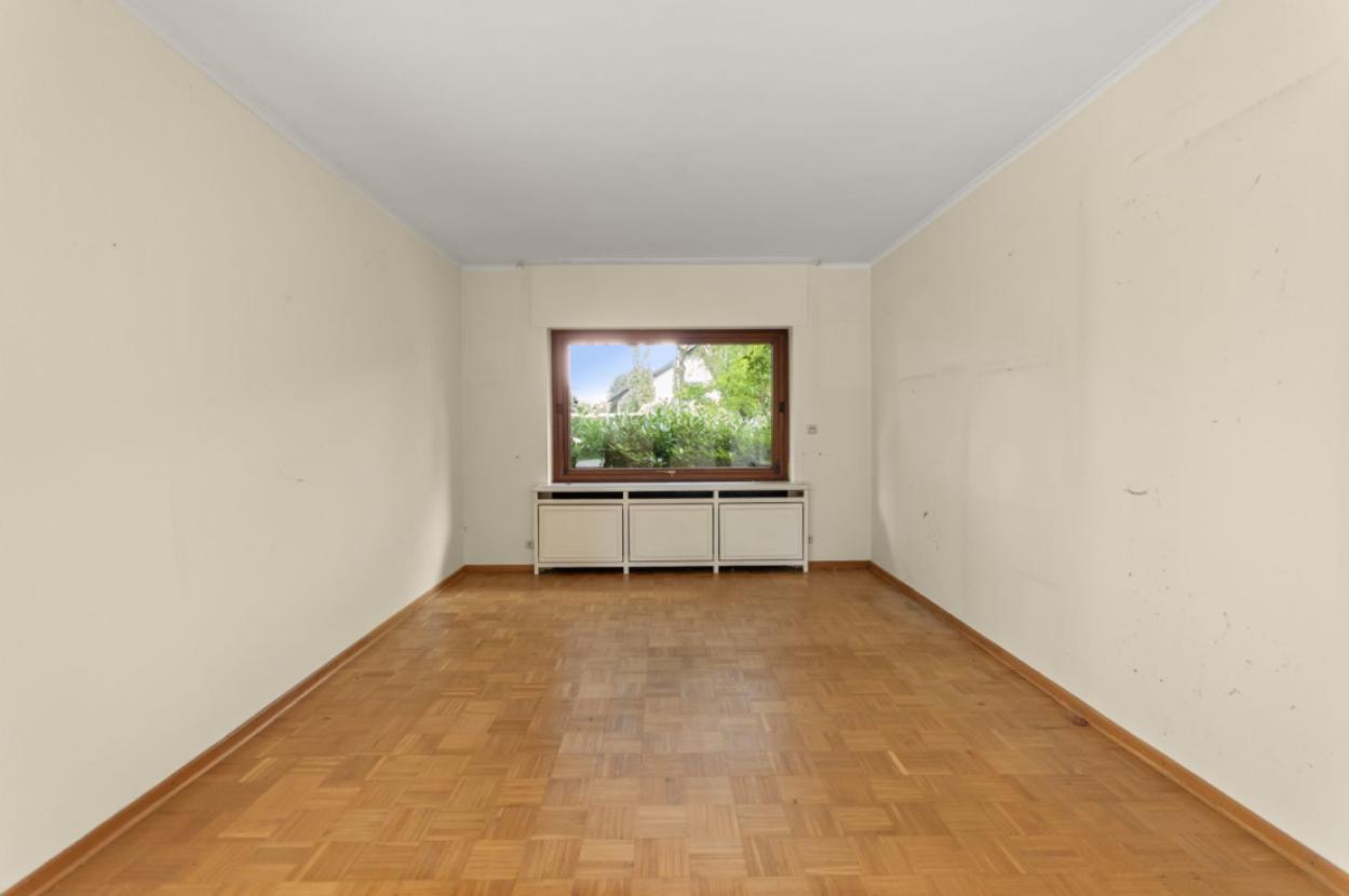 Büro- od. Essbereich im Wohnzimmer