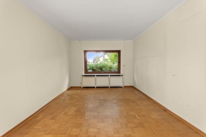 Büro- od. Essbereich im Wohnzimmer