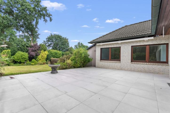 Terrasse vor Schlaf- und Wohnzimmer