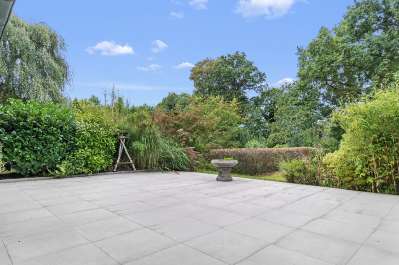 Herrliche Terrasse zum Garten