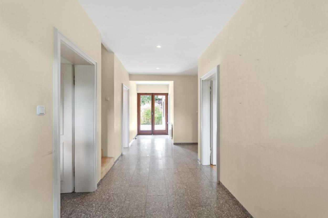 Nebenflur mit Terrassenzugang