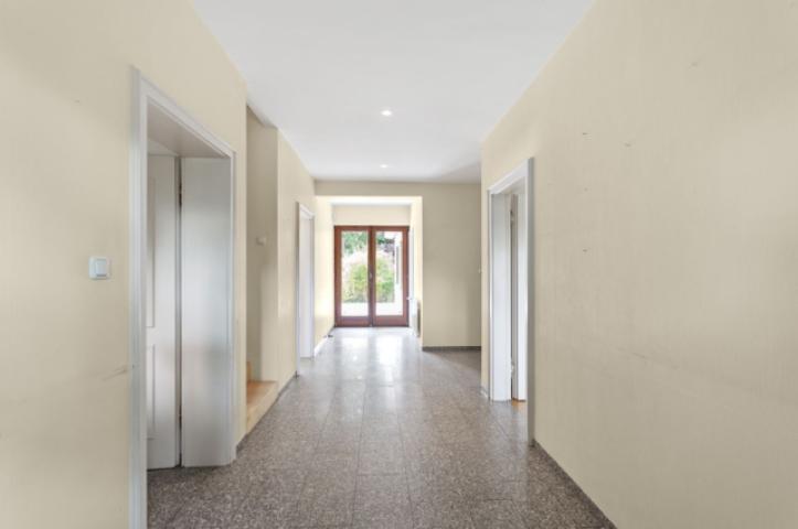 Nebenflur mit Terrassenzugang