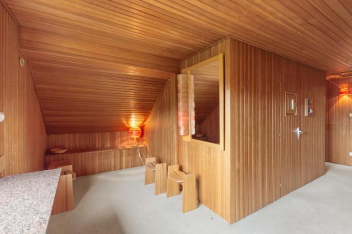 Ruhebereich der Sauna im DG