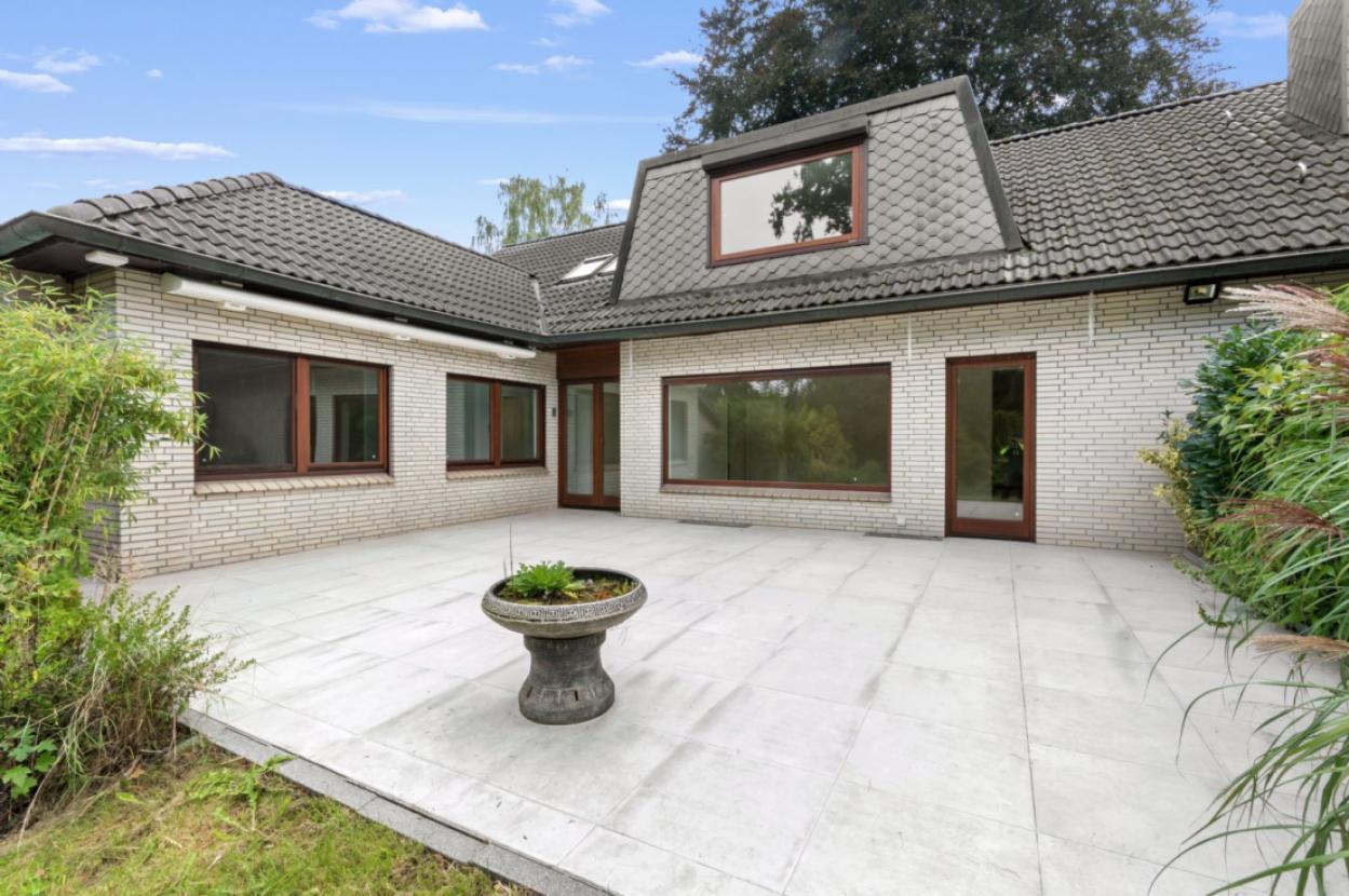 Geschützte Terrasse des Hauses