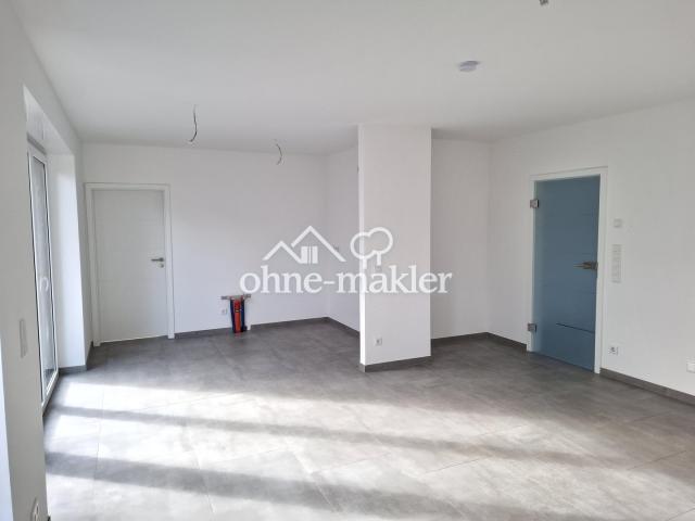 Wohnzimmer mit offener Küche