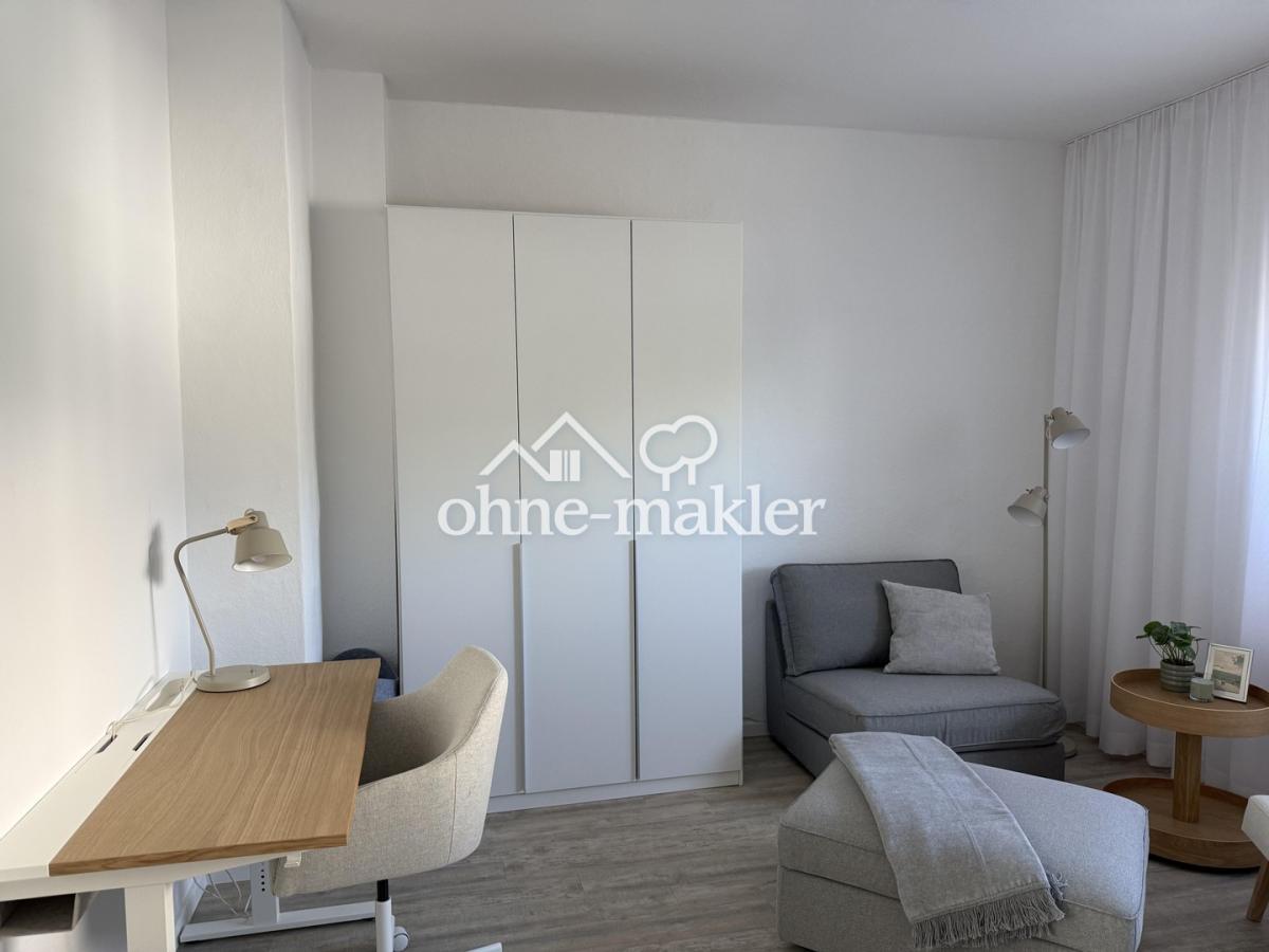 Arbeitsplatz/Kleiderschrank