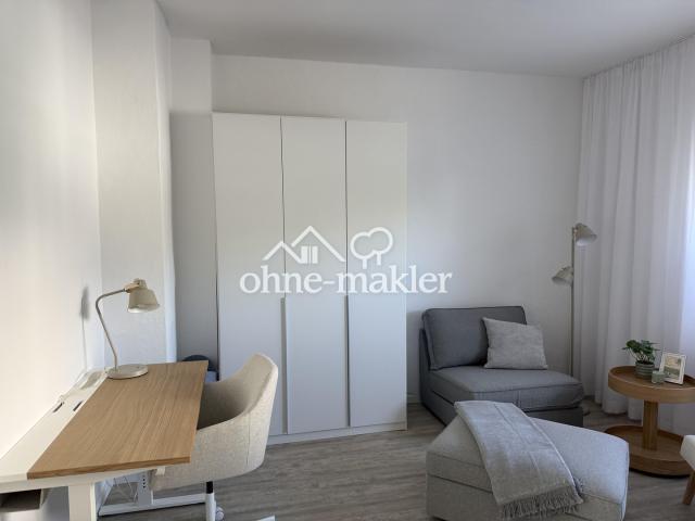 Arbeitsplatz/Kleiderschrank