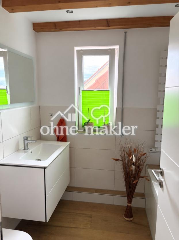 OG: Bad mit Wanne und WC 
