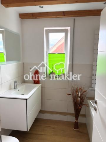 OG: Bad mit Wanne und WC 