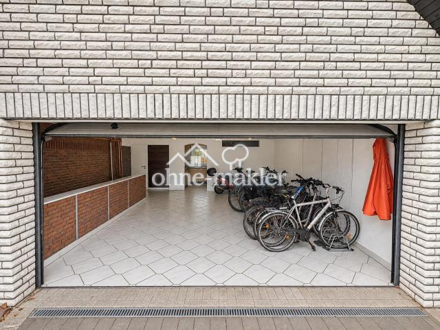 Stellplatz und Fahrradbereich