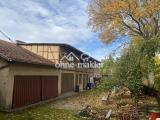 Hof mit Werkstatt und Garagen