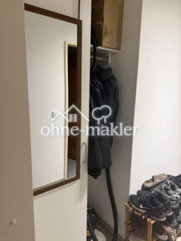 13 - Flur mit Schrank bewohnt
