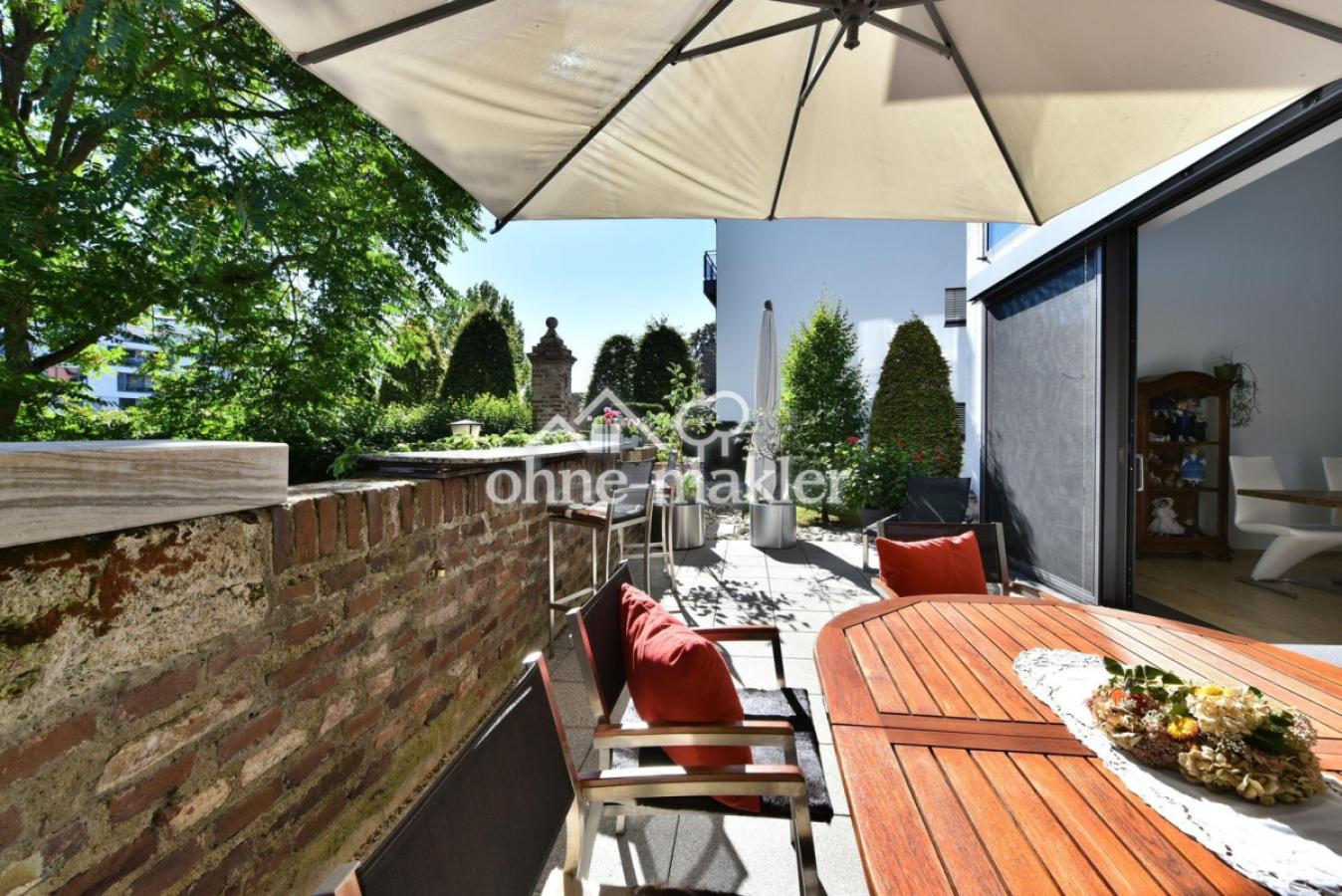 Terrasse mit Gartenblick