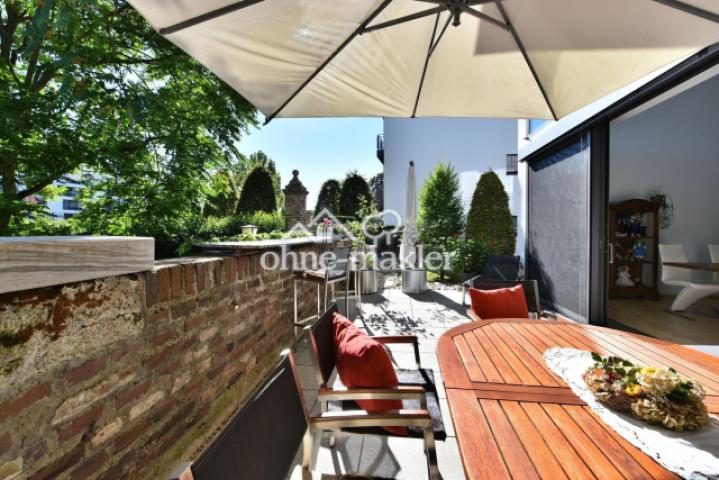 Terrasse mit Gartenblick