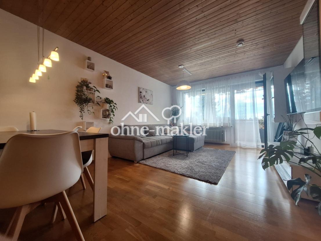 Wohnzimmer mit Blick zum Balko