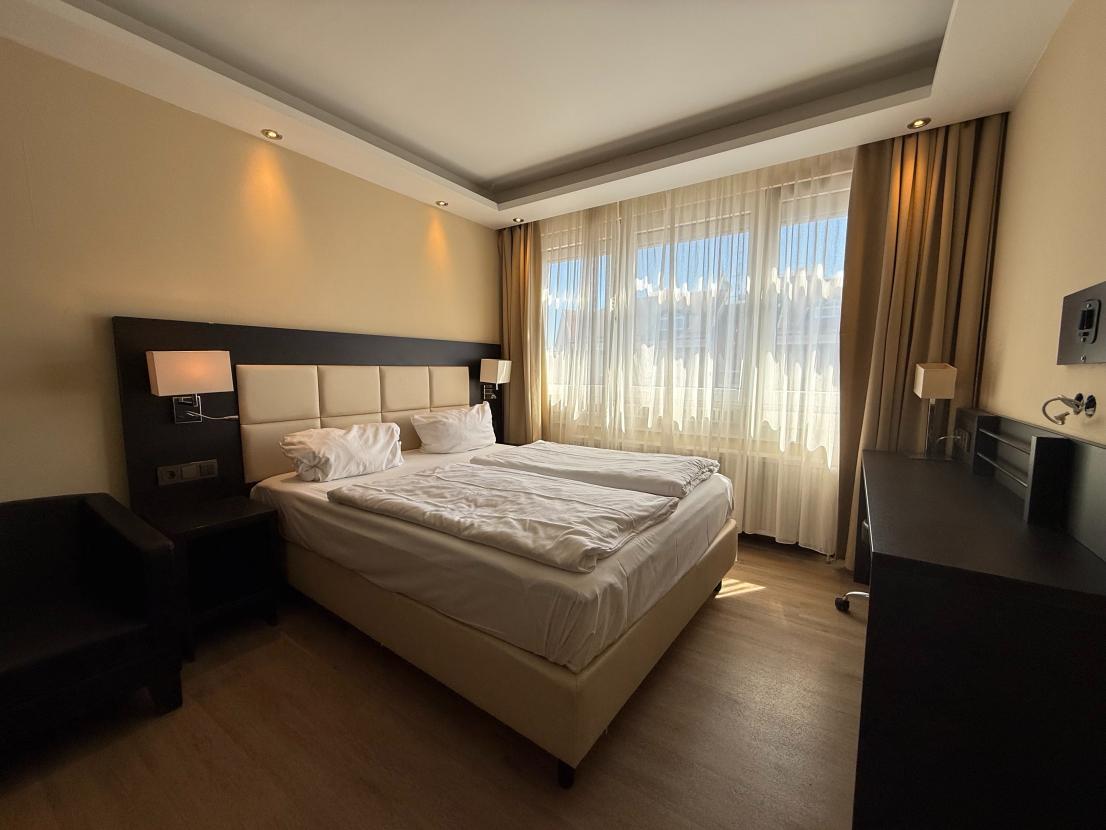 Schlafzimmer (Zimmer 322)