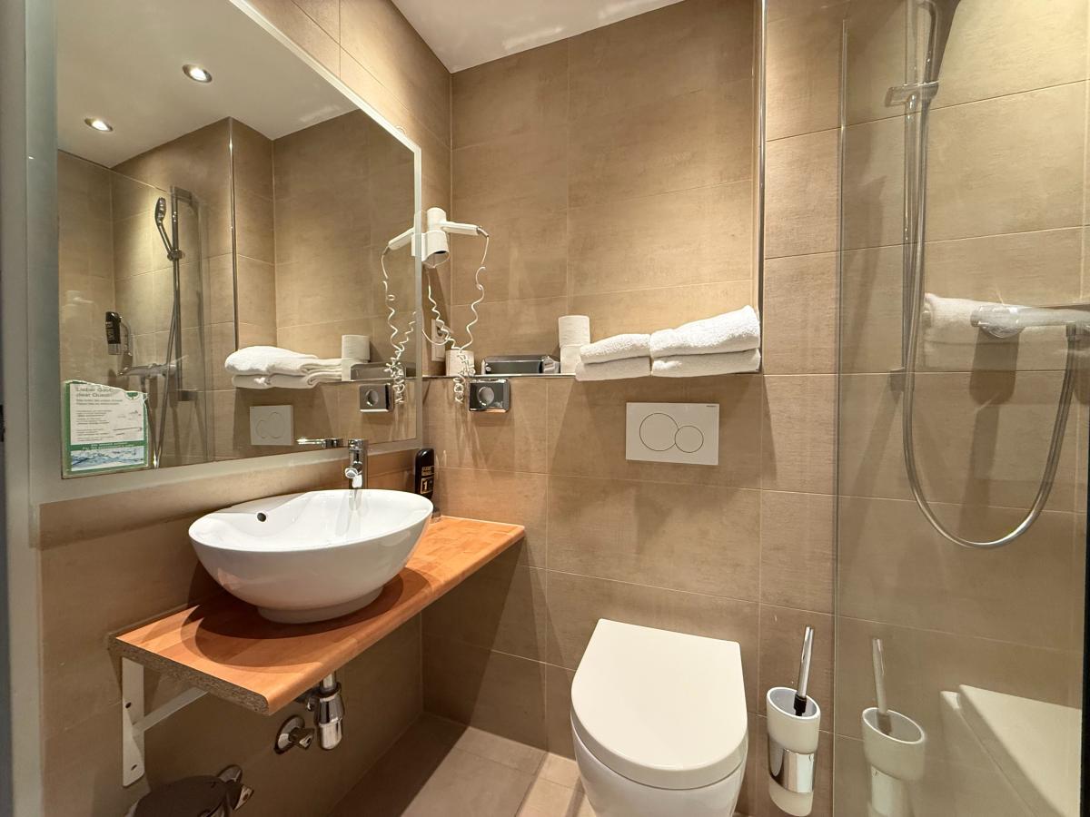 Bad Zimmer 322 weitere Ansicht