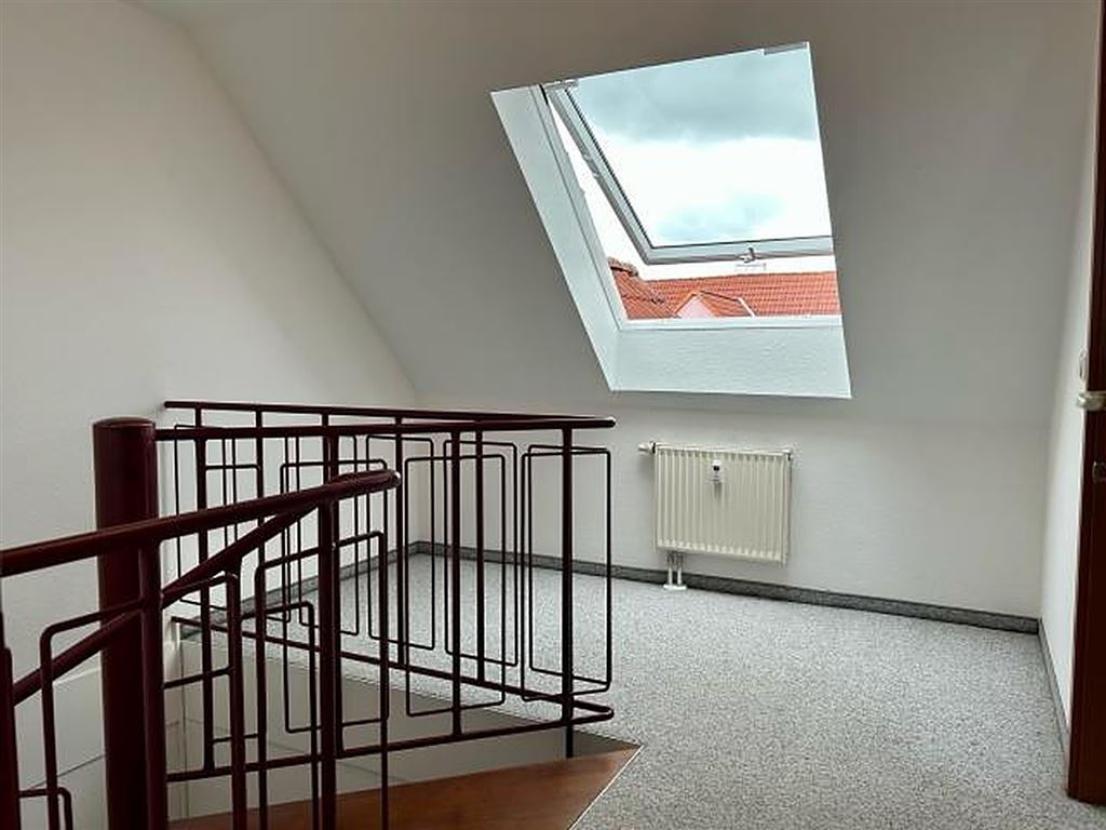 Galerie mit großem Dachflächenfenster