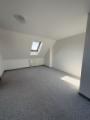 Helles Zimmer mit Dachflächenfenster