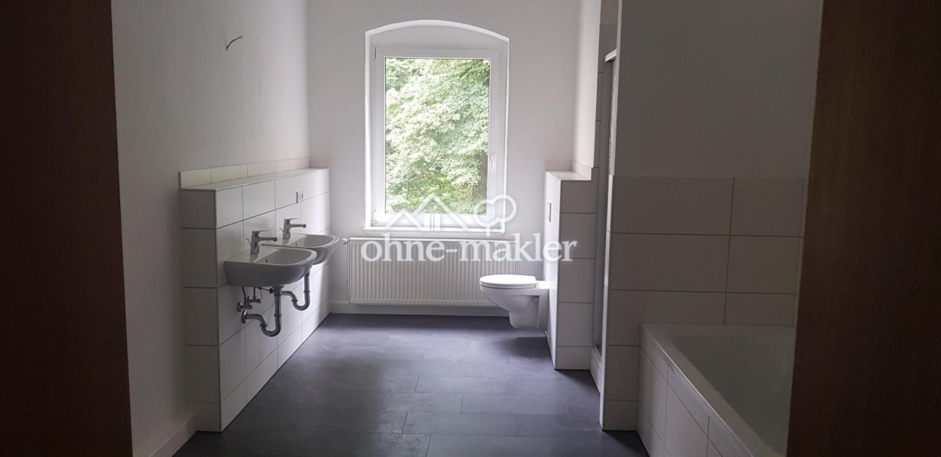 Badezimmer Badewanne / Dusche