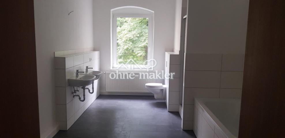 Badezimmer Badewanne / Dusche
