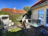 Gartenseite mit Terrasse