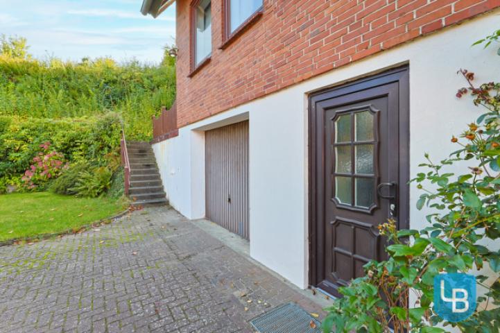 Zugang zur Terrasse, dem Garten, der Garage und dem Kellergeschoss