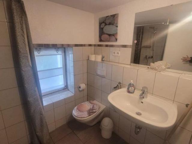 012 Badezimmer mit Dusche im OG