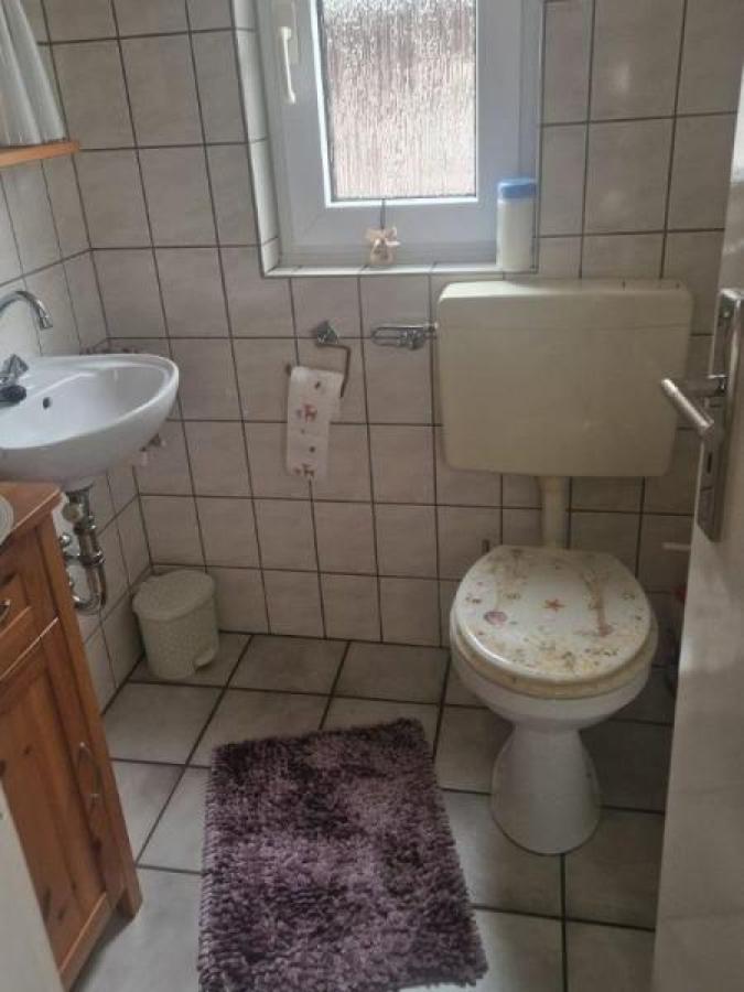 018 Wohnhaus Gaeste WC 600x800
