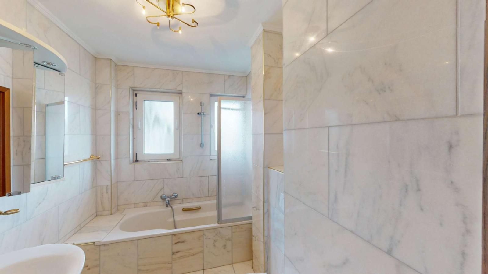 Badezimmer im OG