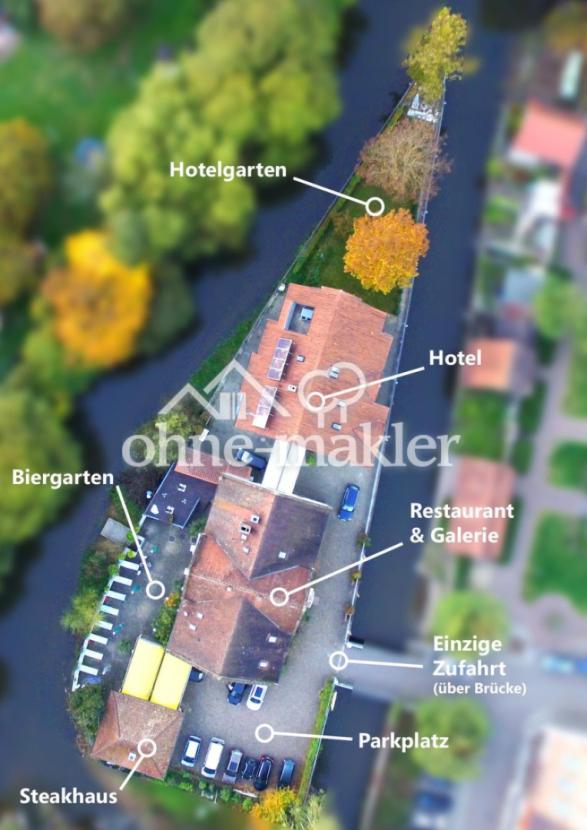 Luftbild Insel mit 3 Gebäuden