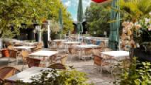 Biergarten im Sommer